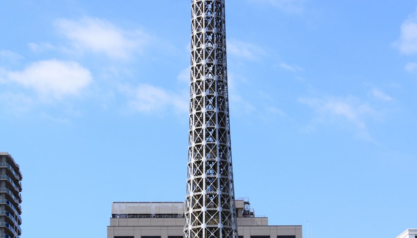 Yokohama_Marine_Tower_2013